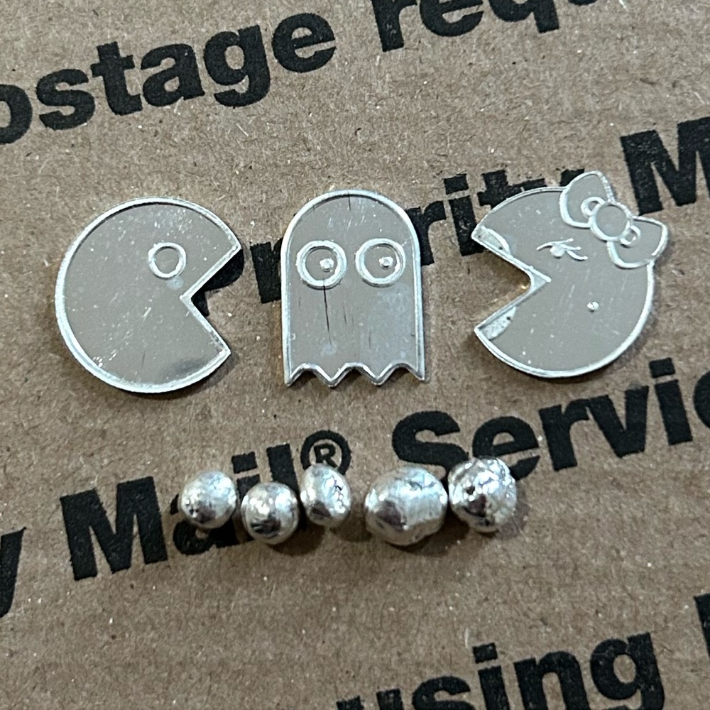 (5 grams) Pac-Man x Ms. Pac-Man x Ghost x Pellets Themed .999 Silver Bullions